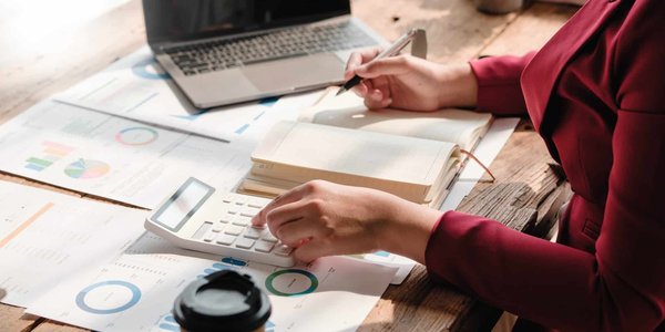 Quelles sont les étapes clés pour l'établissement d'un budget financier efficace ?