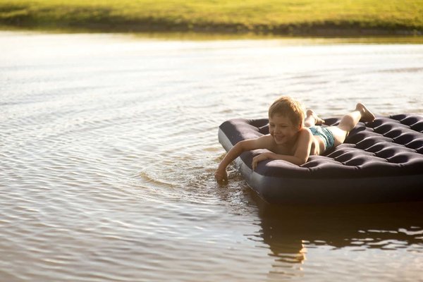 Quels sont les avantages d'un matelas gonflable pour le camping et les invités?