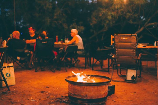 Les campings entre Argelès-Gazost et Lourdes offrent-ils des services de restauration ?